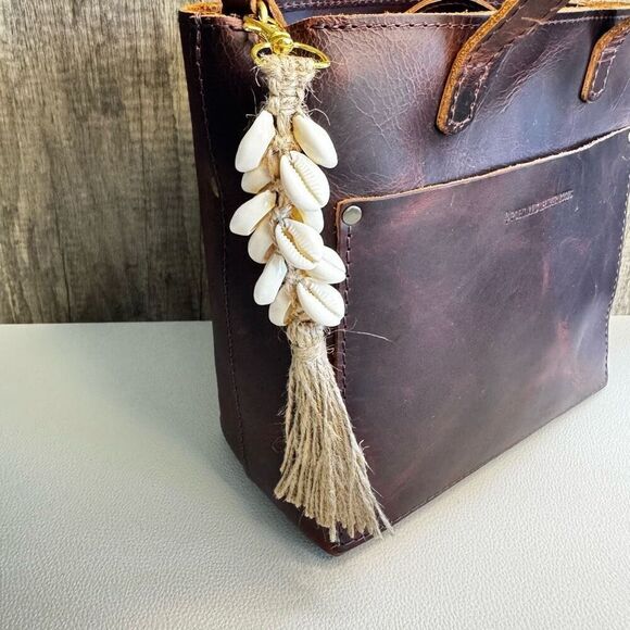 Shell Purse Charm Purse Keychain Beach Lover FAST SHIP NEW - Picture 1 of 5